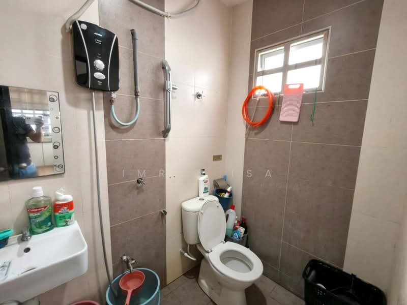 Rumah Teres untuk Dijual di Perdana College Heights (Mantin) - Imran Isa - Bathroom - PropertyGuru.com.my