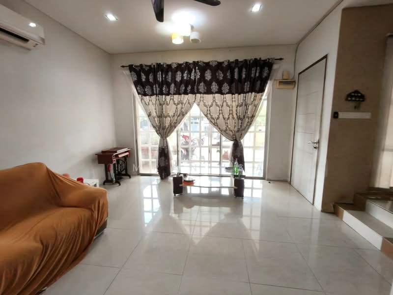 Rumah Teres untuk Dijual di Perdana College Heights (Mantin) - Imran Isa - Living Room - PropertyGuru.com.my