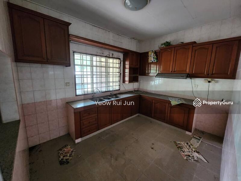 Untuk Dijual - Bukit Beruang Corner Facing Padang