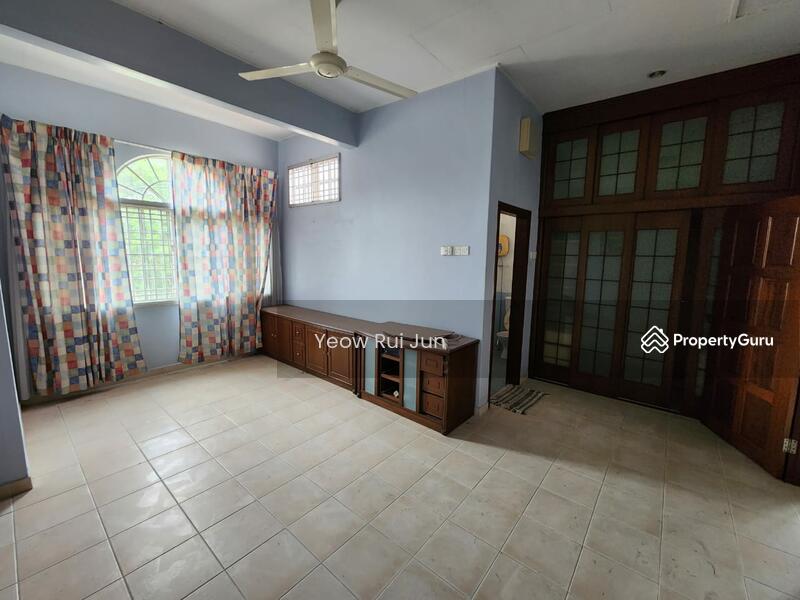 Untuk Dijual - Bukit Beruang Corner Facing Padang