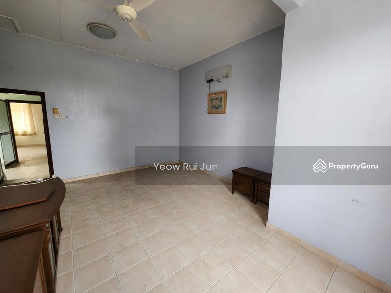 Untuk Dijual - Bukit Beruang Corner Facing Padang