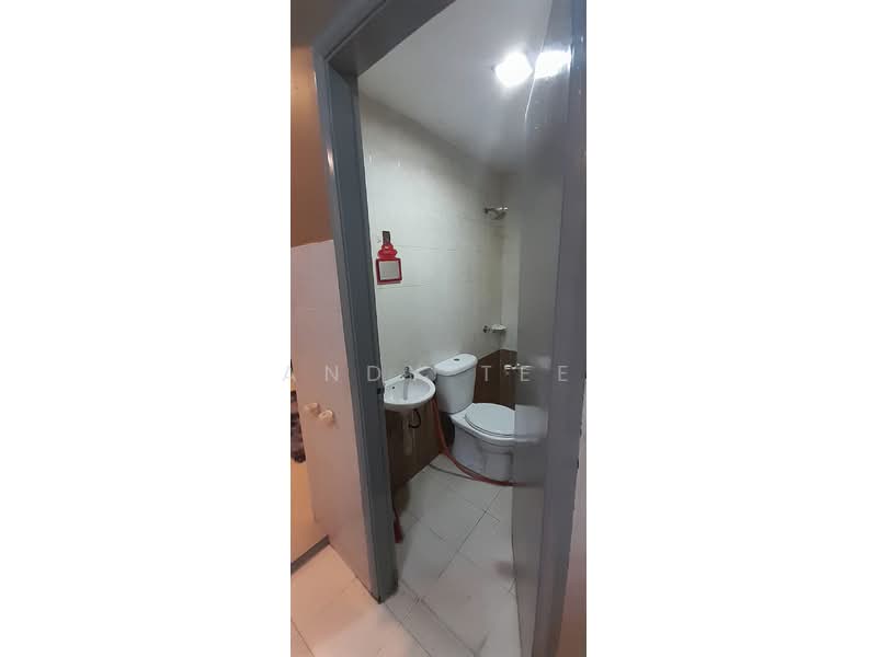 Kondominium untuk Disewa di Prima U1 - Andy Tee - 2nd Bathroom - PropertyGuru.com.my