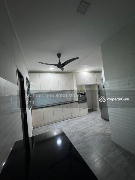 Rumah Teres 2 Tingkat untuk Dijual di Bandar Enstek (Negeri Sembilan) - Mohammad Sabri Mohd Khir - Ground floor. Kitchen with built in cabinet - PropertyGuru.com.my