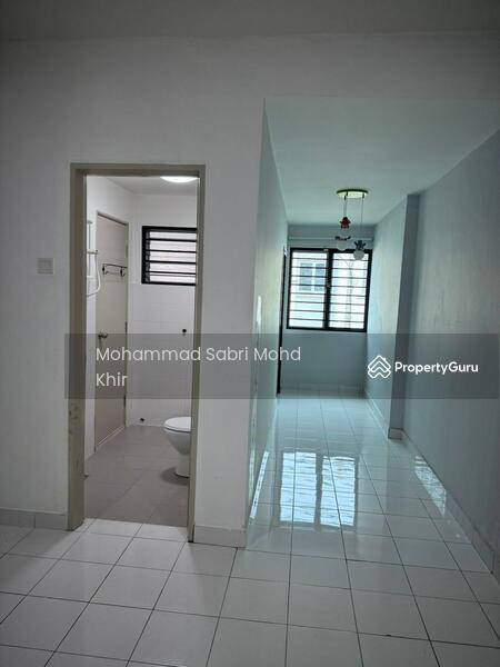 Rumah Teres 2 Tingkat untuk Dijual di Bandar Enstek (Negeri Sembilan) - Mohammad Sabri Mohd Khir - First floor. Bedroom with sharing bathroom.  - PropertyGuru.com.my