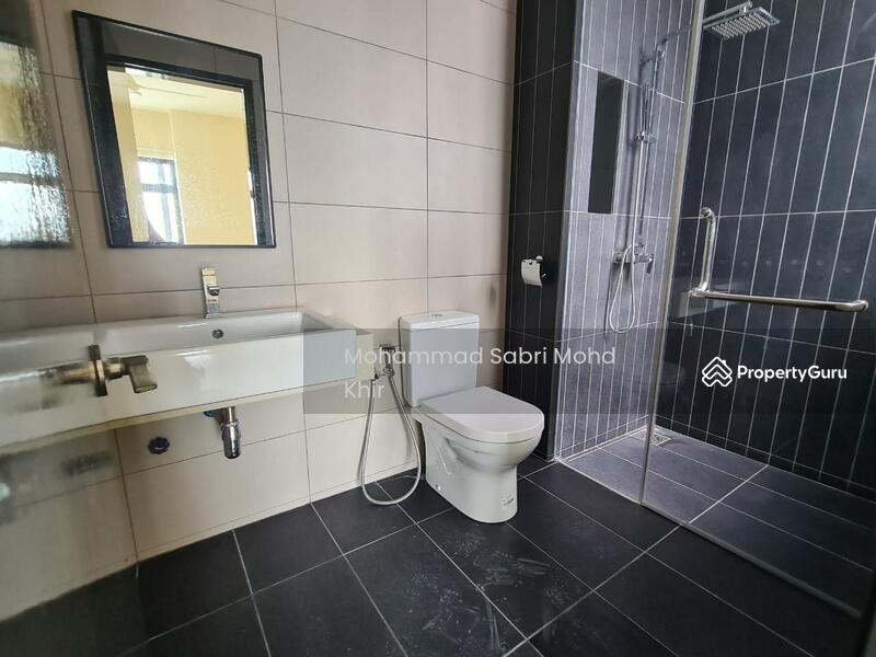 Master bedroom toilet