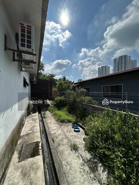 Untuk Dijual - Johor Bahru, Larkin