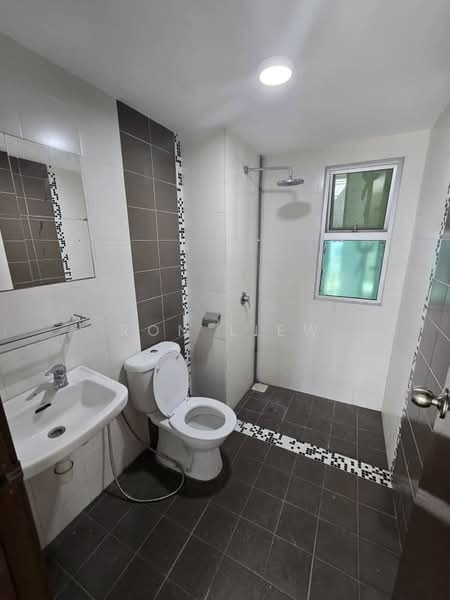 Kondominium untuk Dijual di Villa Park - Ron Liew - Bathroom - PropertyGuru.com.my