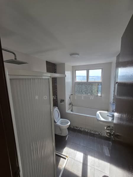 Kondominium untuk Dijual di Villa Park - Ron Liew - Bathroom - PropertyGuru.com.my