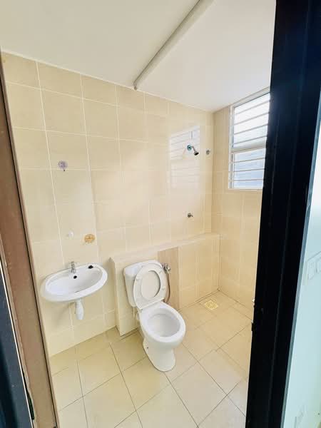 3-storey Terraced House for Rent in Kajang (Selangor) - Erin Yusof - Bathroom - PropertyGuru.com.my