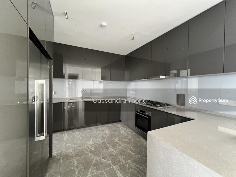 Kitchen area with Hob and Hood, built-in Oven & Bosch Fridge 