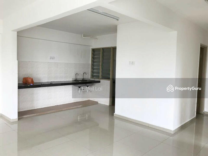 Taman Topaz Apartment [ CORNER 1055sqft RENO LIFT ] Near Cyberjaya KLIA