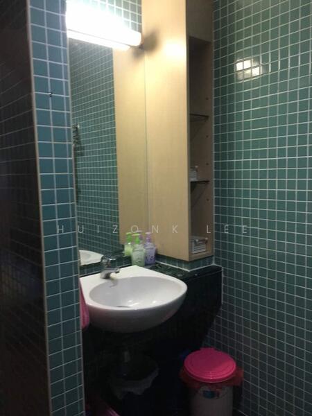 Untuk Disewa - Megan Ambassy