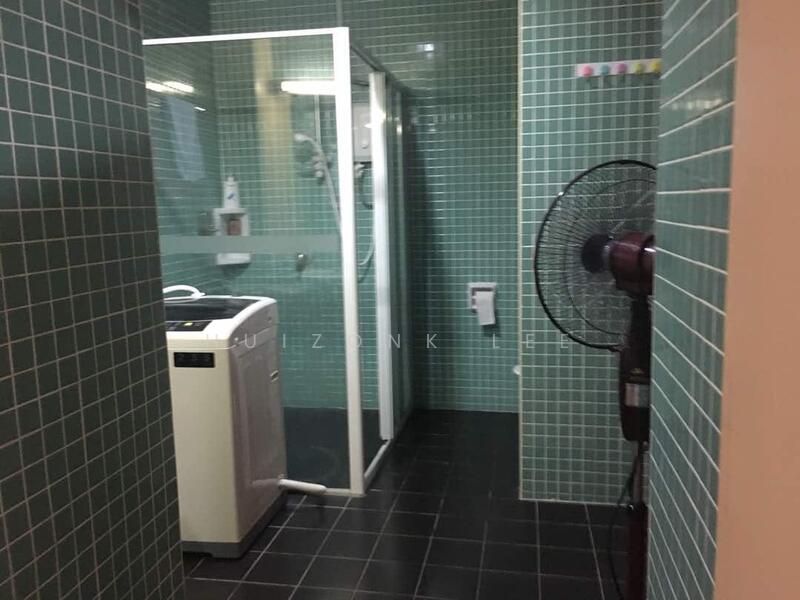 Untuk Disewa - Megan Ambassy