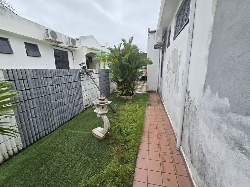 Rumah Berkembar untuk Dijual di Klang (Selangor) - Eda Zainal - Exterior - PropertyGuru.com.my