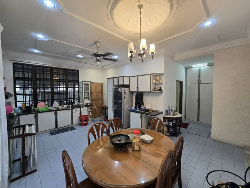 Rumah Berkembar untuk Dijual di Klang (Selangor) - Eda Zainal - Kitchen - PropertyGuru.com.my