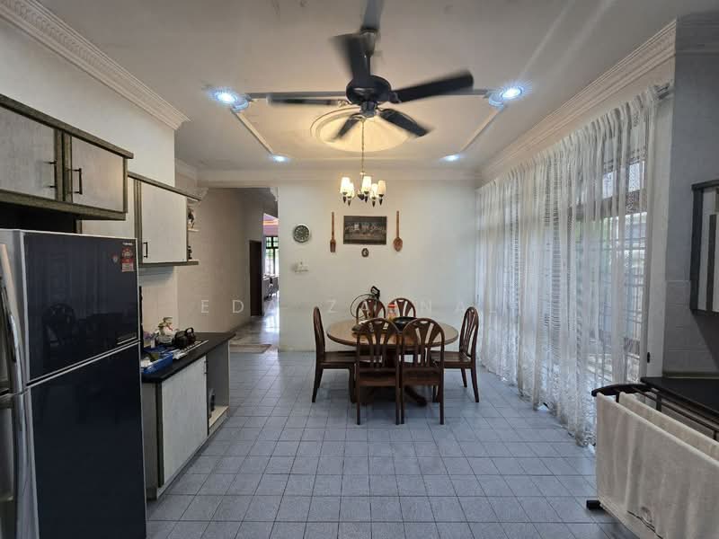 Rumah Berkembar untuk Dijual di Klang (Selangor) - Eda Zainal - Dining Room - PropertyGuru.com.my