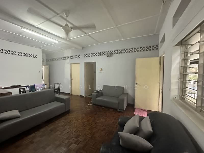 2-storey Terraced House for Sale in Petaling Jaya (Selangor) - Ronald Khoo - Living Room - PropertyGuru.com.my