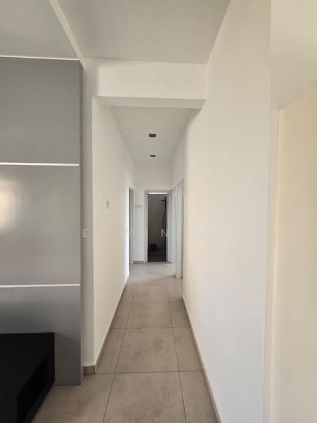 Kondominium untuk Dijual di Sea Breeze Tower - Edwin Ng - Corridor - PropertyGuru.com.my