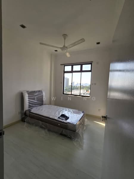 Kondominium untuk Dijual di Sea Breeze Tower - Edwin Ng - Bedroom - PropertyGuru.com.my