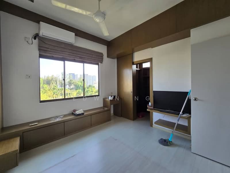 Kondominium untuk Dijual di Sea Breeze Tower - Edwin Ng - Living Room - PropertyGuru.com.my