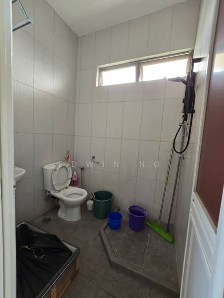 Kondominium untuk Dijual di Sea Breeze Tower - Edwin Ng - Bathroom - PropertyGuru.com.my