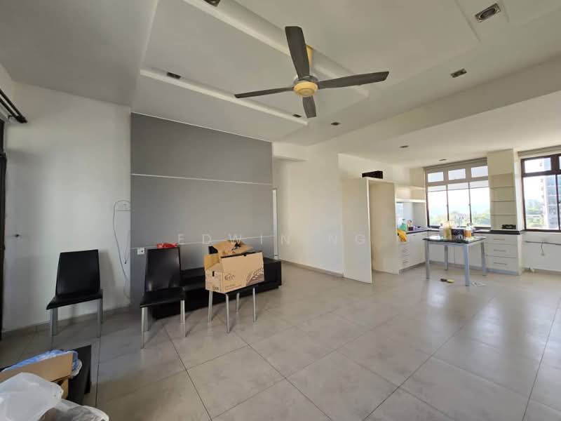 Kondominium untuk Dijual di Sea Breeze Tower - Edwin Ng - Living Room - PropertyGuru.com.my