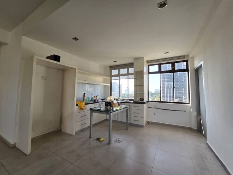 Kondominium untuk Dijual di Sea Breeze Tower - Edwin Ng - Kitchen - PropertyGuru.com.my
