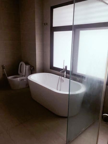 Semi-Detached House for Rent in Taman Equine (Seri Kembangan) - Eugene Wong - Bathroom - PropertyGuru.com.my