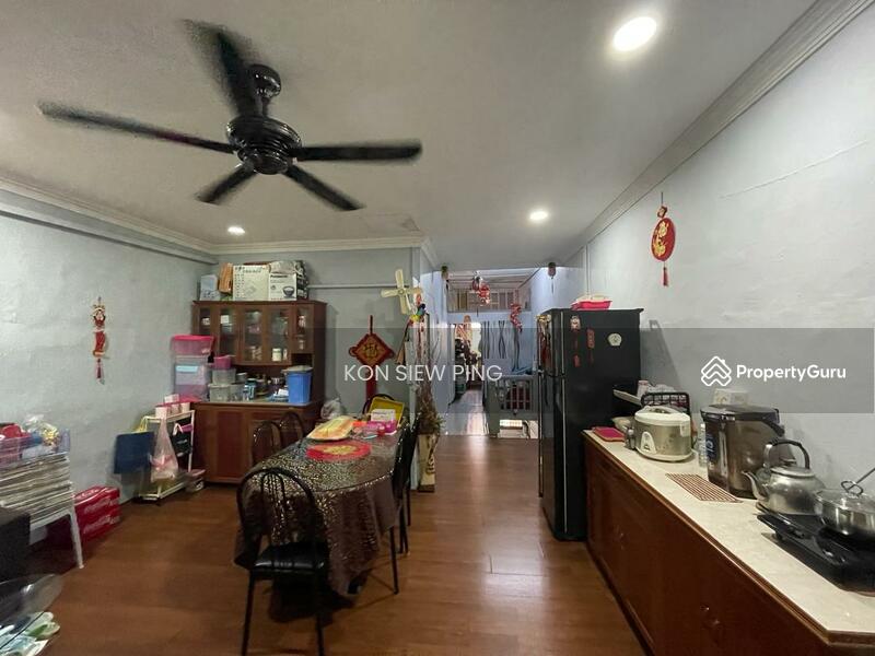 2 storey shophouse For Sale! Located at Upper China Street Kuching