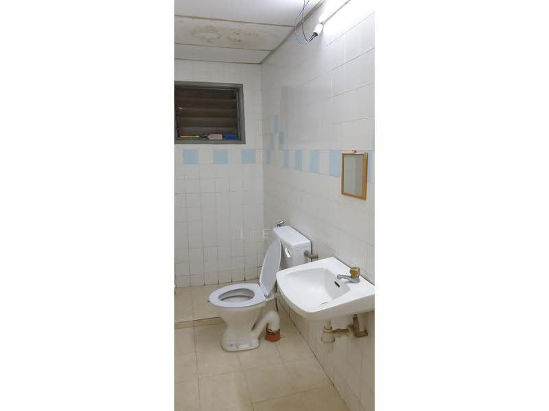 Apartment for Sale at Pangsapuri Perdana - Lee Thai Chung - Bathroom - PropertyGuru.com.my