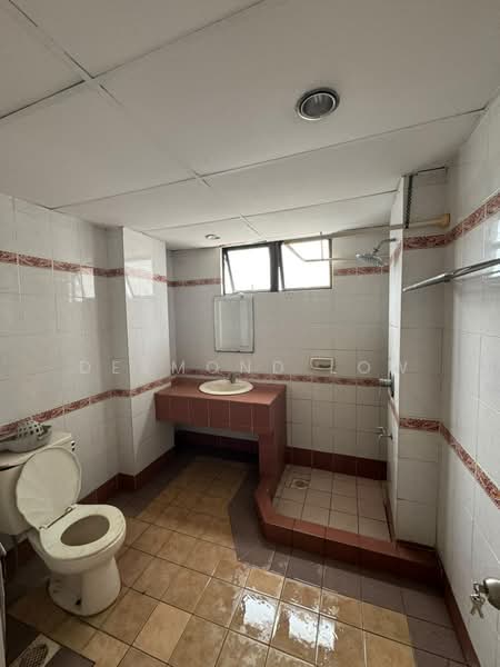 Condominium for Rent at Gurney Heights - Desmond Low - Bathroom - PropertyGuru.com.my