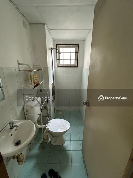 Untuk Disewa - Pusat Komersial Seksyen 7