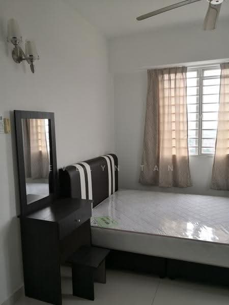 Kediaman Servis untuk Dijual di Rhythm Avenue - Evelyn Tan - Bedroom - PropertyGuru.com.my