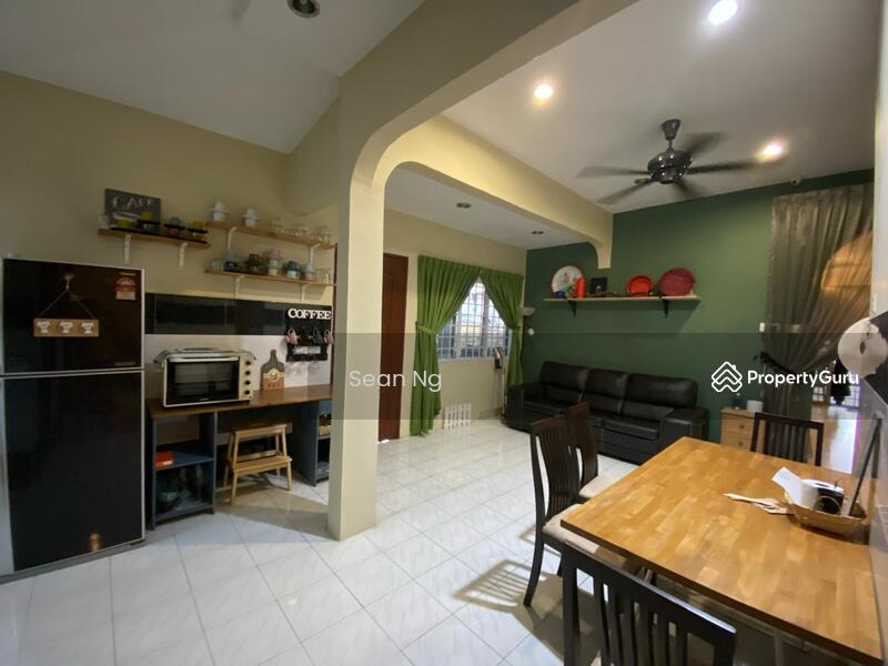 Taman Johor Jaya, Johor Jaya, Johor Bahru, Johor, 3 Bedrooms, 1300 sqft