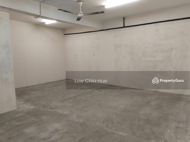 5 storey adjacent shoplot with lift, Wadi Hana untuk Untuk Disewa RM