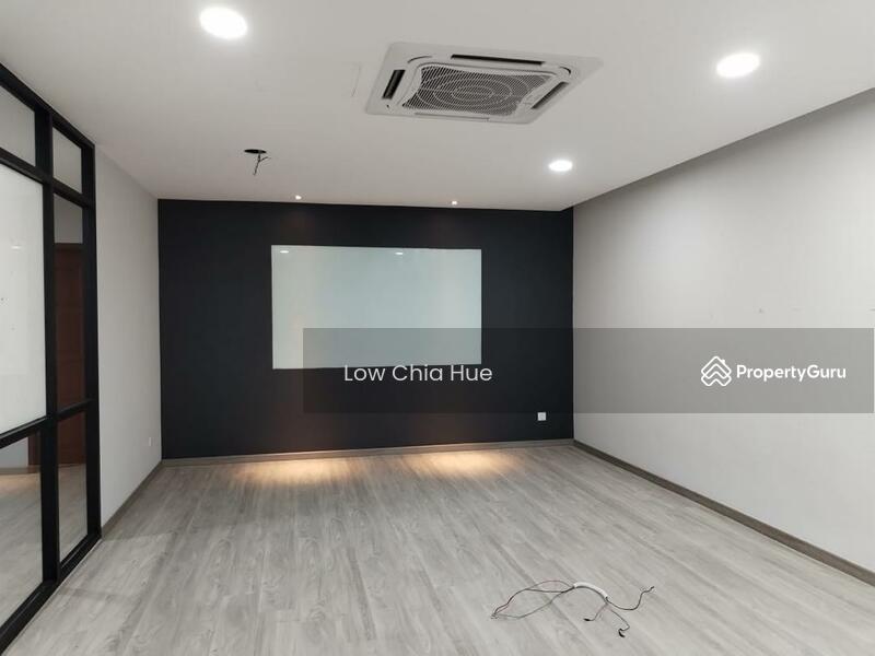 5 storey adjacent shoplot with lift, Wadi Hana untuk Untuk Disewa RM