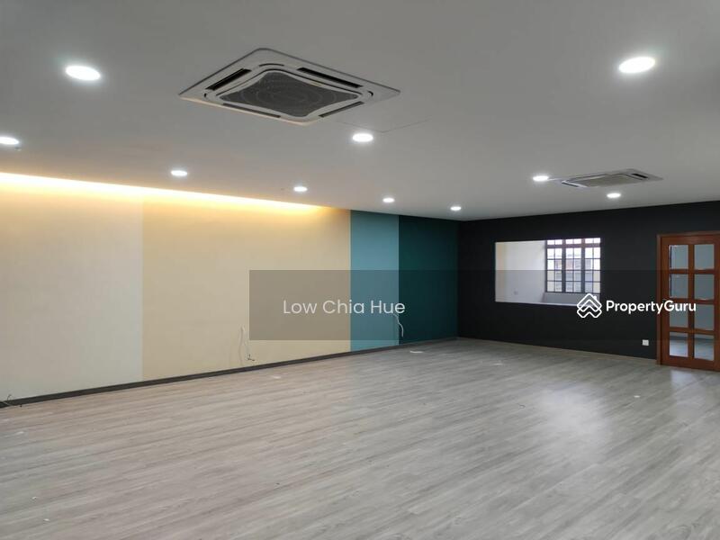 5 storey adjacent shoplot with lift, Wadi Hana untuk Untuk Disewa RM