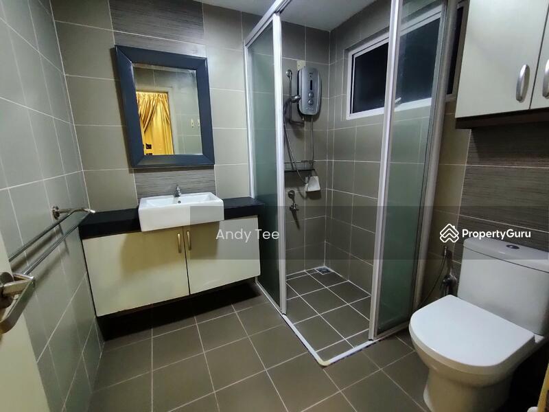 Kondominium untuk Disewa di TTDI Adina - Andy Tee - Master Bathroom With Shower Screen - PropertyGuru.com.my