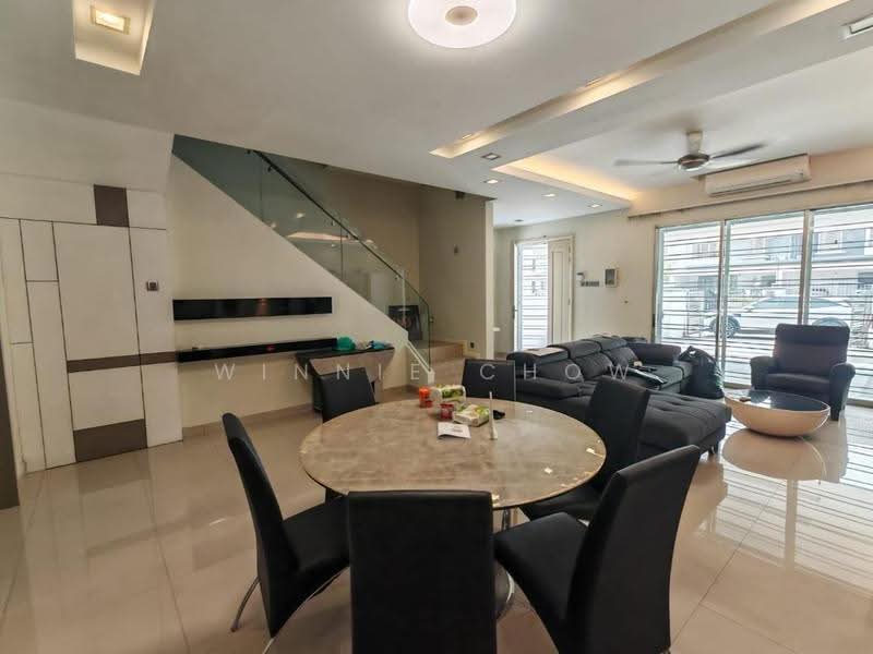 Rumah Teres 2-Tingkat untuk Disewa di Shah Alam (Selangor) - Winnie Chow - Living Room - PropertyGuru.com.my