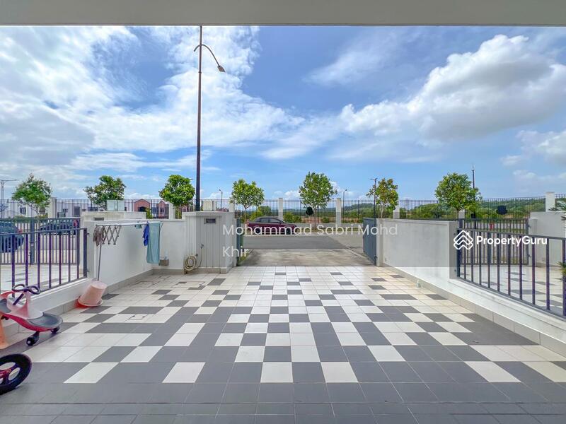 Rumah Teres 2 Tingkat untuk Dijual di Eco Forest (Semenyih) - Mohammad Sabri Mohd Khir - Big house compound. - PropertyGuru.com.my