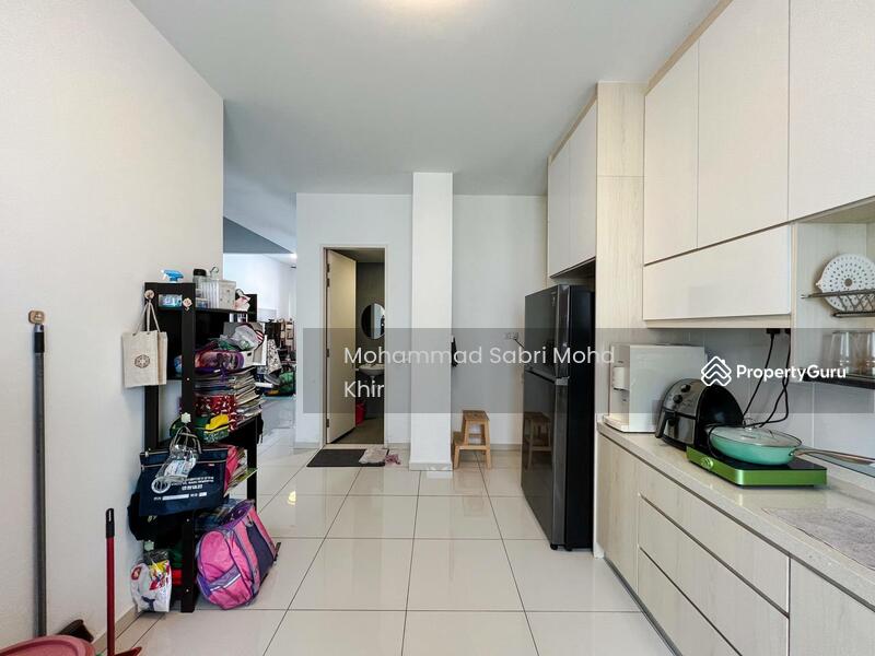 Rumah Teres 2 Tingkat untuk Dijual di Eco Forest (Semenyih) - Mohammad Sabri Mohd Khir - Kitchen with built in cabinet - PropertyGuru.com.my