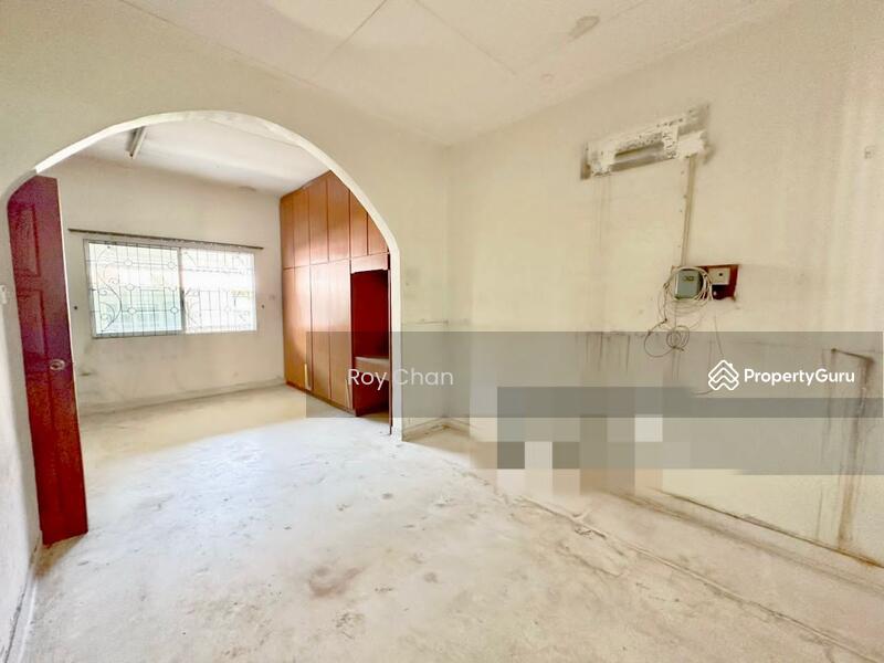 Taman Kolam Air, Jalan Sepoi, Johor Bahru, Johor, 3 Bedrooms, 1800 sqft