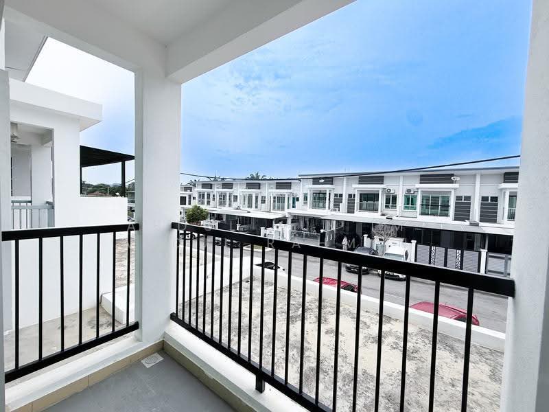 Rumah Teres 2-Tingkat untuk Dijual di Dengkil (Selangor) - Abdul Mun'im Abdul Rahman - Balcony - PropertyGuru.com.my