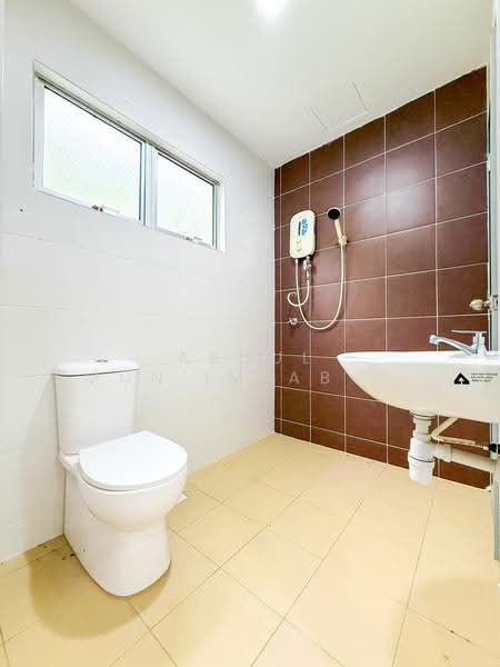 Rumah Teres 2-Tingkat untuk Dijual di Dengkil (Selangor) - Abdul Mun'im Abdul Rahman - Bathroom - PropertyGuru.com.my