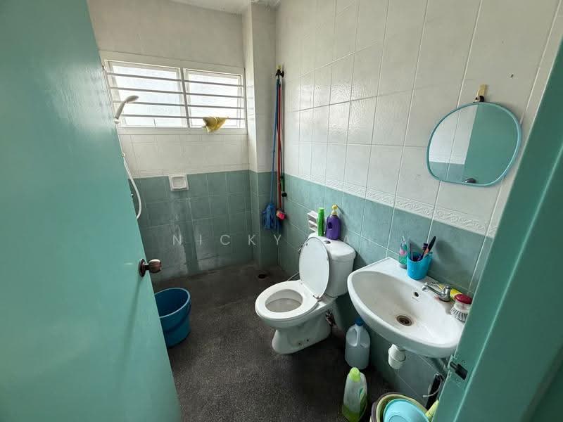 Rumah Berkembar untuk Dijual di Taman Sri Hijau (Rawang) - Nicky Lai - Bathroom - PropertyGuru.com.my