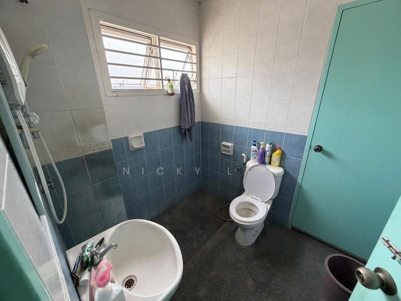 Rumah Berkembar untuk Dijual di Taman Sri Hijau (Rawang) - Nicky Lai - Bathroom - PropertyGuru.com.my