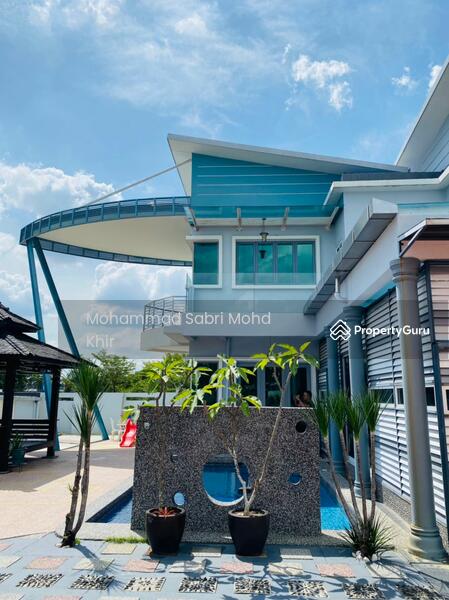 Side view of the Villa 