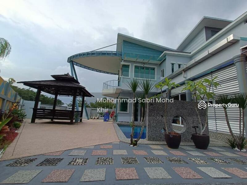 Side view of the Villa