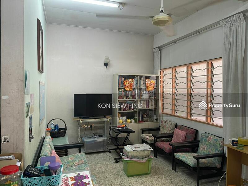 Double Storey Terrace Intermediate house For Sale! Located at Jalan