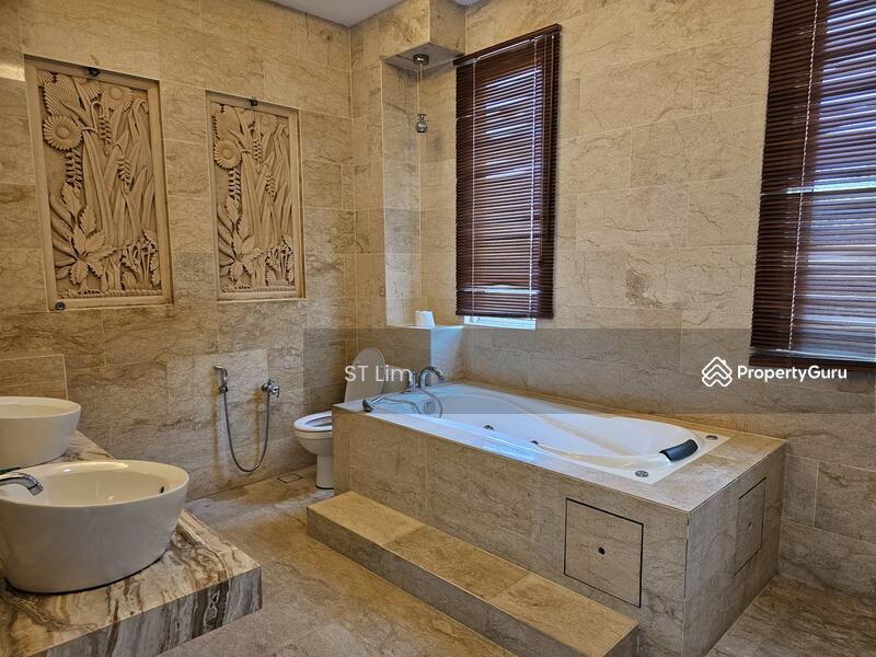 For Sale - 4-storey Bungalow 4821sf at Hilltop in Batu Ferringhi